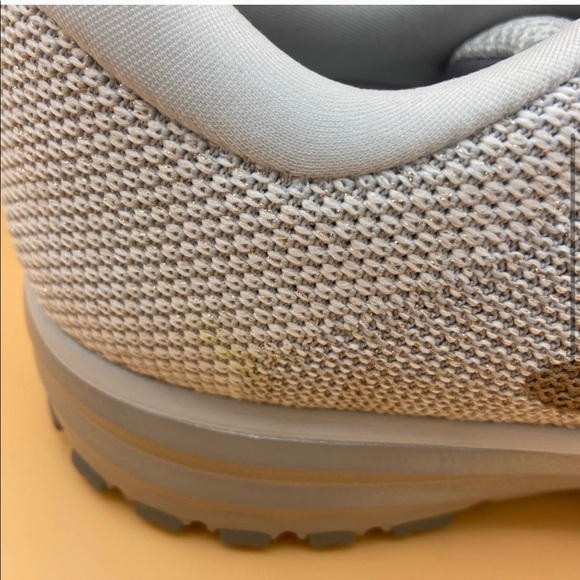 Brooks revel 2 running shoe size 9.5 - Picture 4 of 6